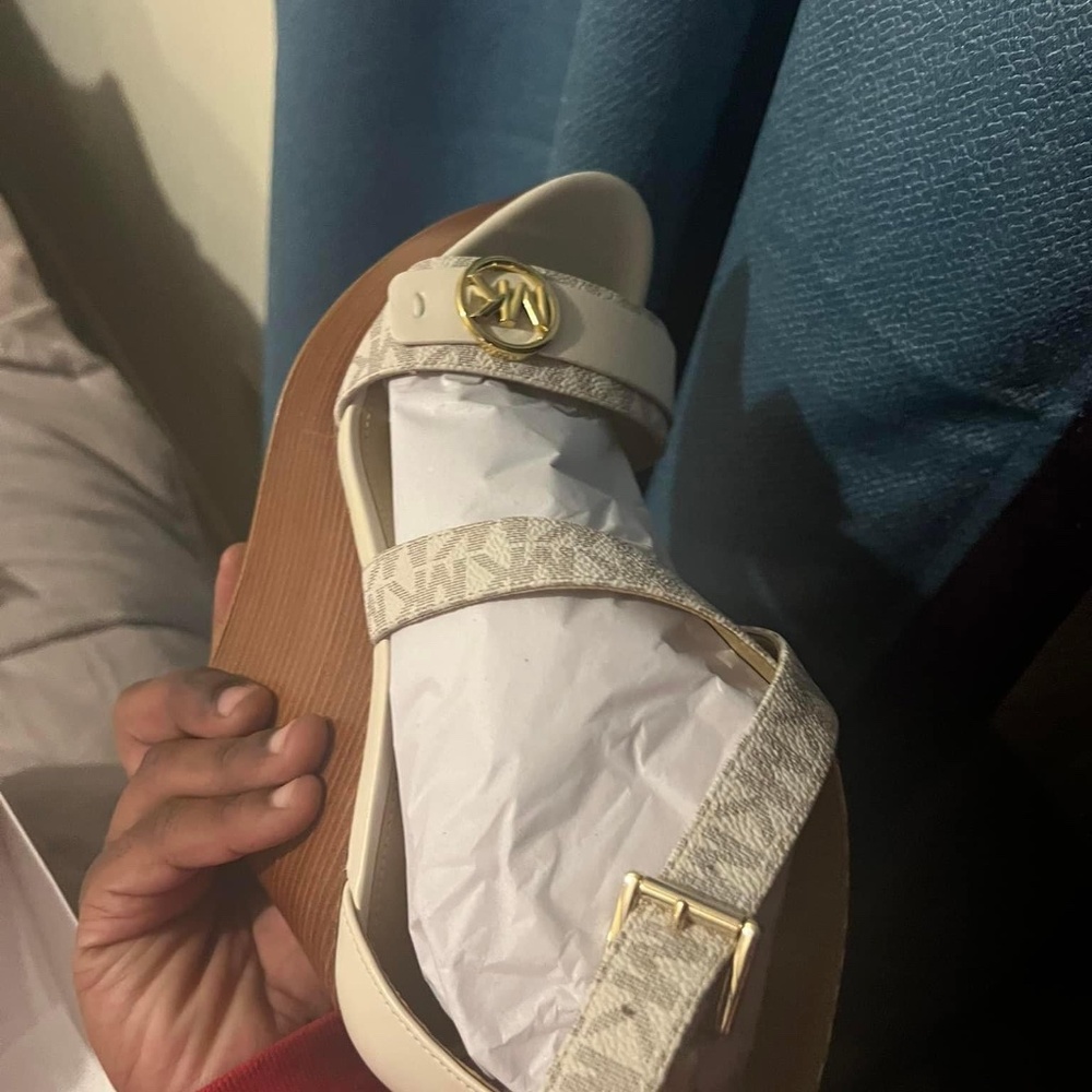 Michael Kors Watch And Shies
